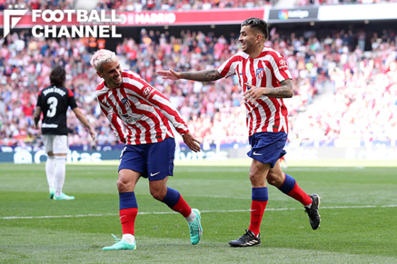 ラ・リーガ第38節、ビジャレアル戦でゴールを喜ぶ左アントワーヌ・グリエーズマン、右アンヘル・コレア