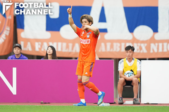 明治安田生命J1リーグ第19節、サンフレッチェ広島でゴールを決めた新井直人