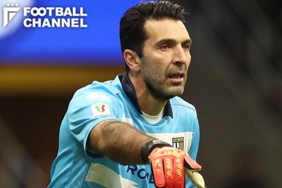 スーパーマンに扮して現役引退を表明」45歳の伝説的守護神ブッフォン