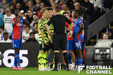 プレミアリーグ第2節、クリスタル・パレス戦で退場処分となった冨安健洋