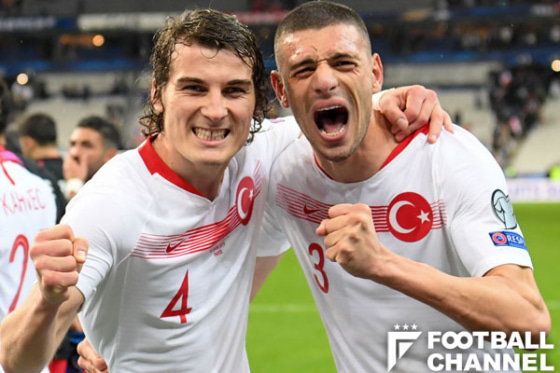 トルコ代表のチャーラル・ソユンクとメリフ・デミラル