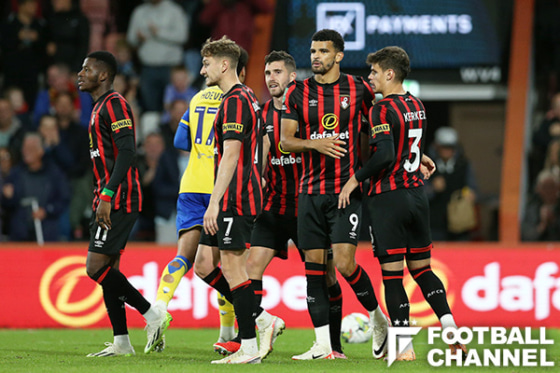 ゴールを喜ぶボーンマスのメンバー