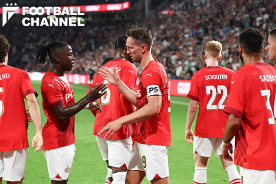 ゴールを喜ぶPSVのメンバー