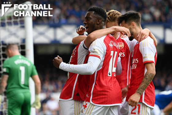 ゴールを喜ぶアーセナルのメンバー