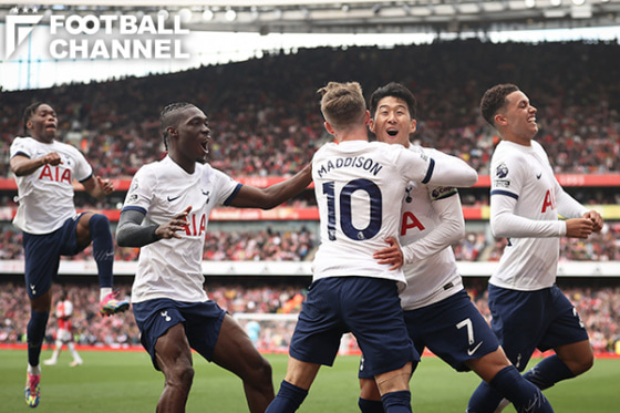 ゴールを喜ぶトッテナムのメンバー