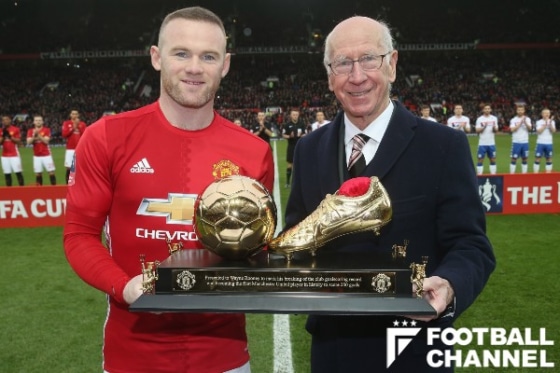 ボビー・チャールトン氏(右)