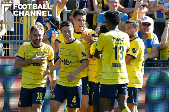 ゴールを喜ぶユニオン・サン=ジロワーズのメンバー