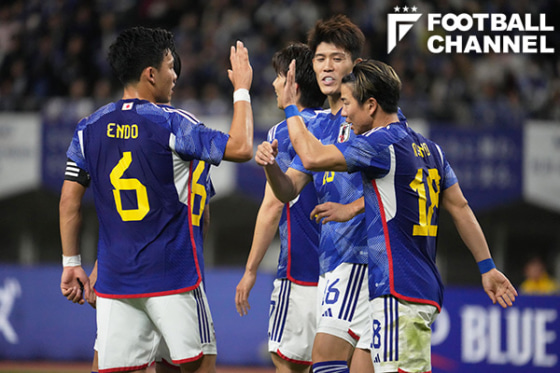 ゴールを喜ぶ日本代表メンバー