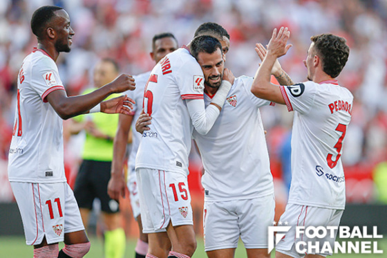 ゴールを喜ぶセビージャのメンバー