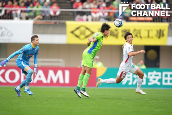名古屋グランパス戦で2点目を決める湘南ベルマーレFW大橋祐紀
