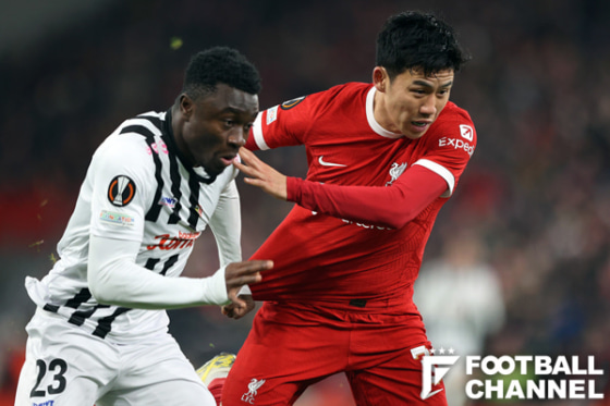 LASK戦でプレーするリバプールMF遠藤航