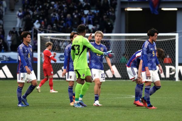 タイ代表と戦うサッカー日本代表