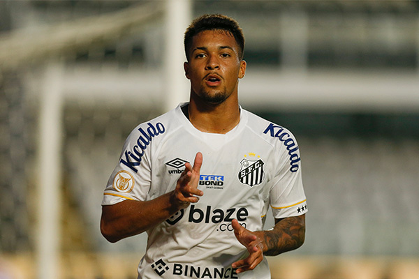 マルコス・レオナルド