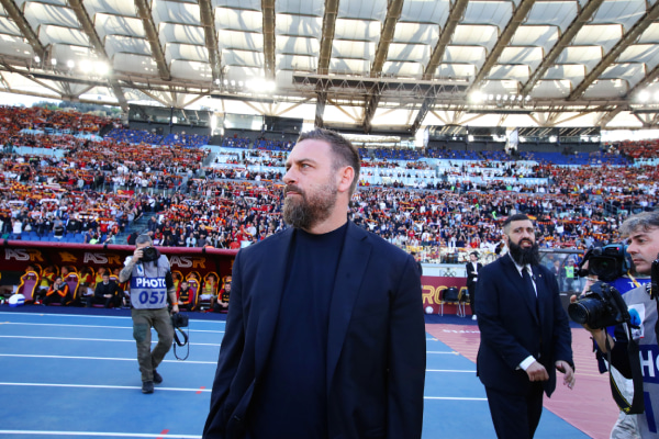 ローマを率いるダニエレ・デ・ロッシ監督