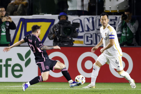 ロサンゼルス・ギャラクシーでプレーする吉田麻也