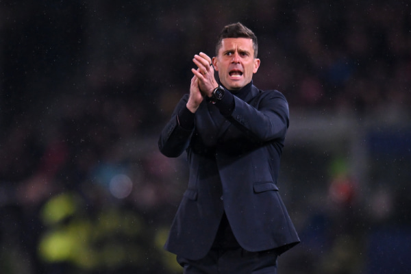 ボローニャ監督のチアゴ・モッタ