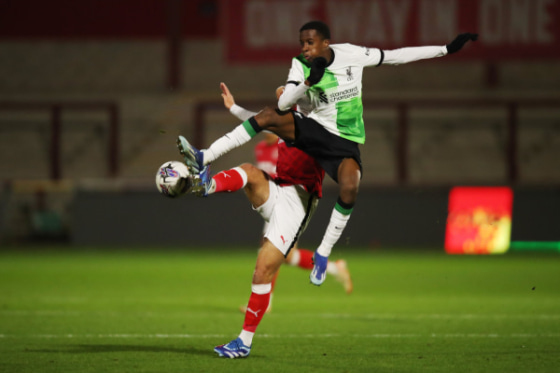 リバプールの秘密兵器」スロット新監督体制で輝くのは弱冠16歳のMF