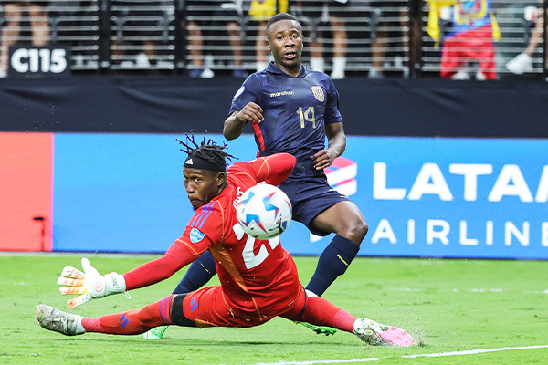 エクアドル代表のアラン・ミンダ