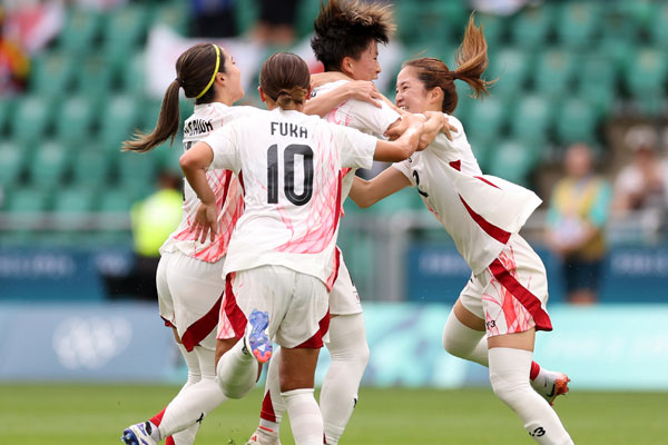 パリ五輪でスペイン女子代表と対戦するなでしこジャパン（日本女子代表）