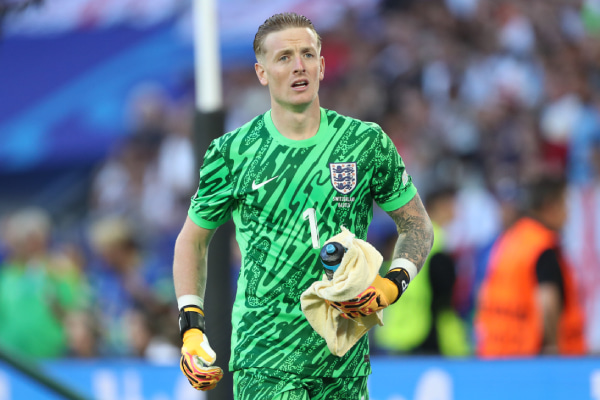 イングランド代表GKがPK戦でカンニングペーパーを使用！？対戦