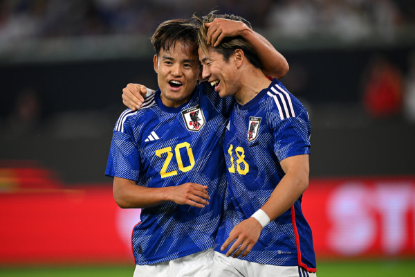 日本代表MF久保建英とFW浅野拓磨