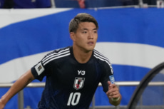 堂安律