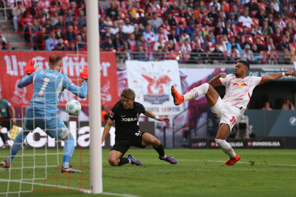 フライブルクの堂安律