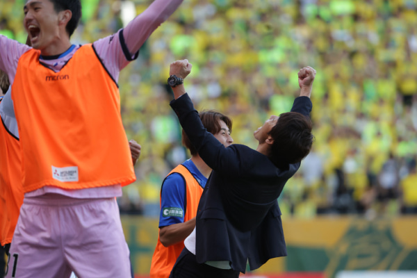 V・ファーレン長崎を率いる下平隆宏