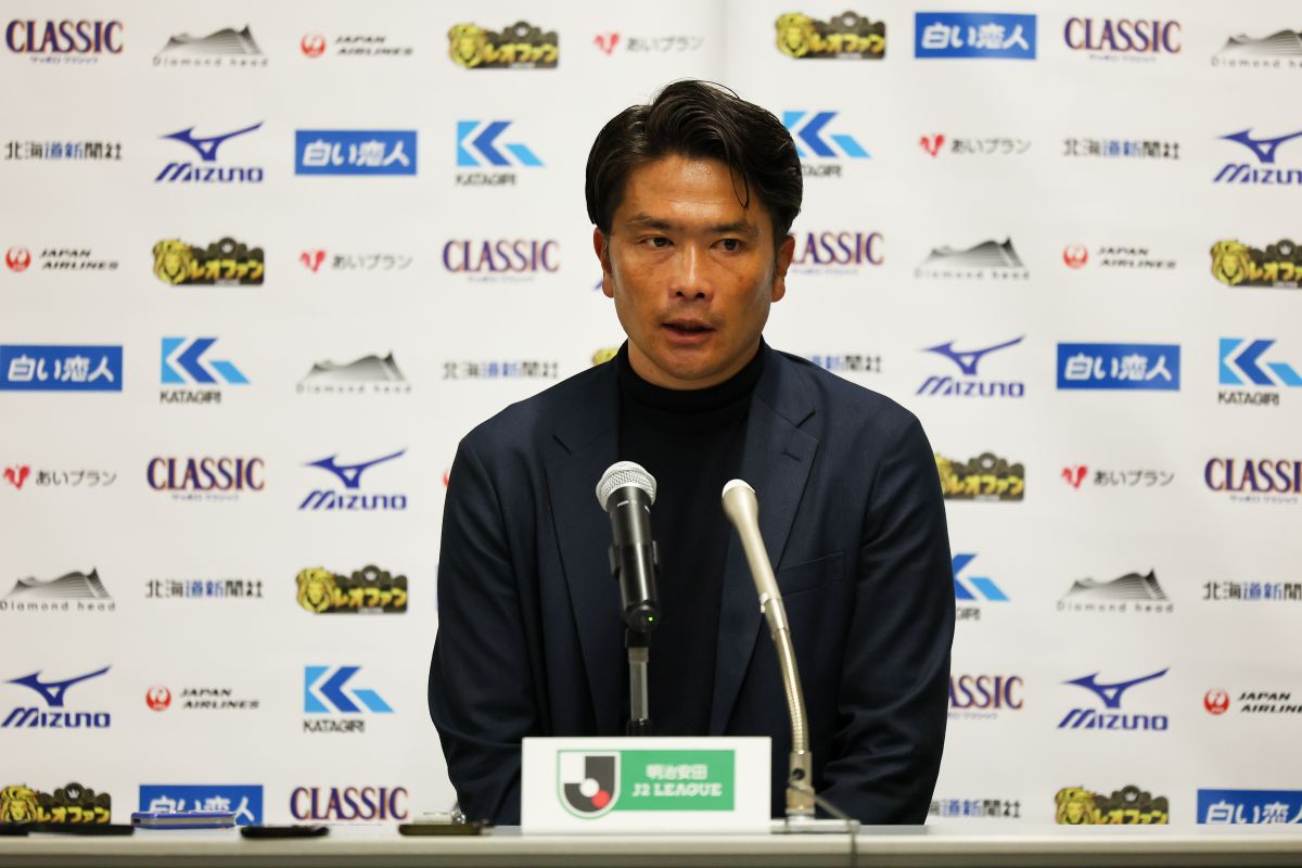 コンサドーレ 岩政大樹監督