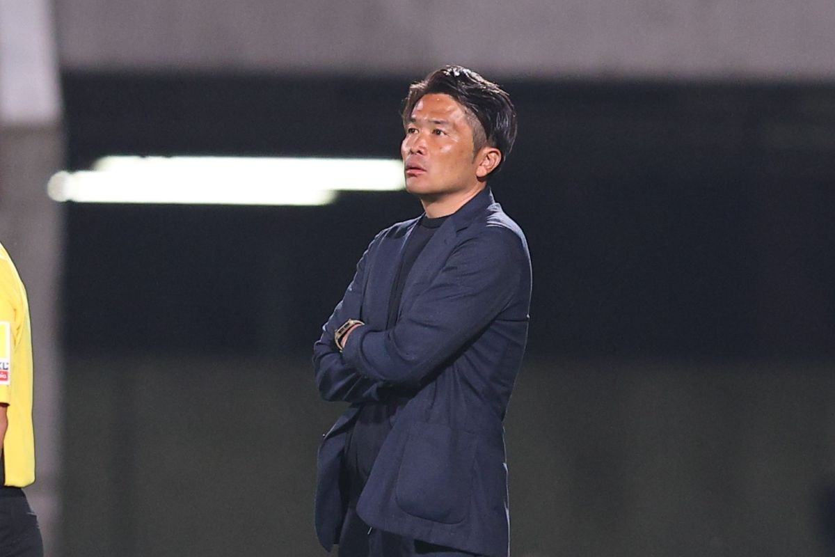 北海道コンサドーレ札幌　岩政大樹監督