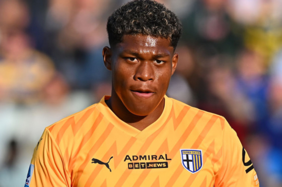 鈴木彩艶が先頭でノリノリ！ 最終節で勝利＆セリエA残留で