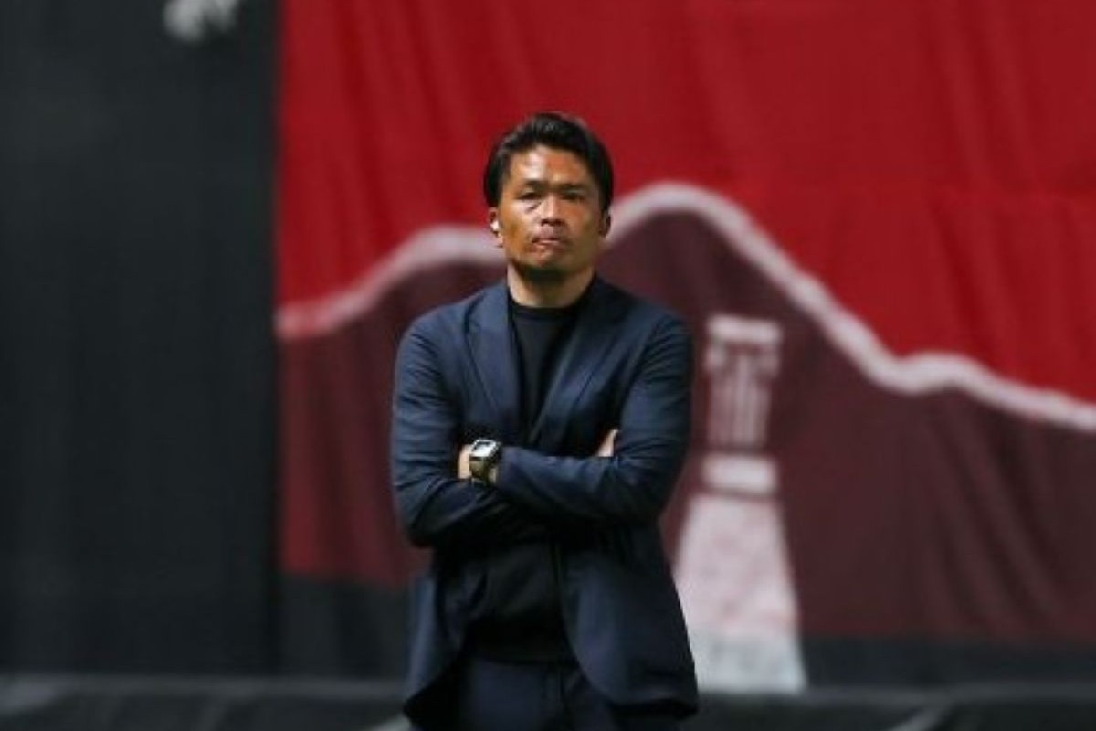 北海道コンサドーレ札幌　岩政大樹監督