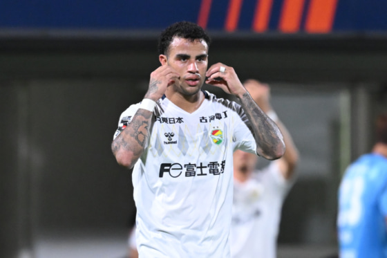 強烈ヘッドを叩き込む！ジェフユナイテッド千葉FWカルリーニョスの