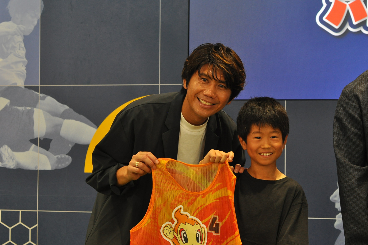 特製ビズスを持つ柏木陽介