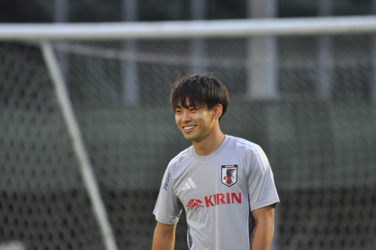 笑顔を見せる斉藤光毅