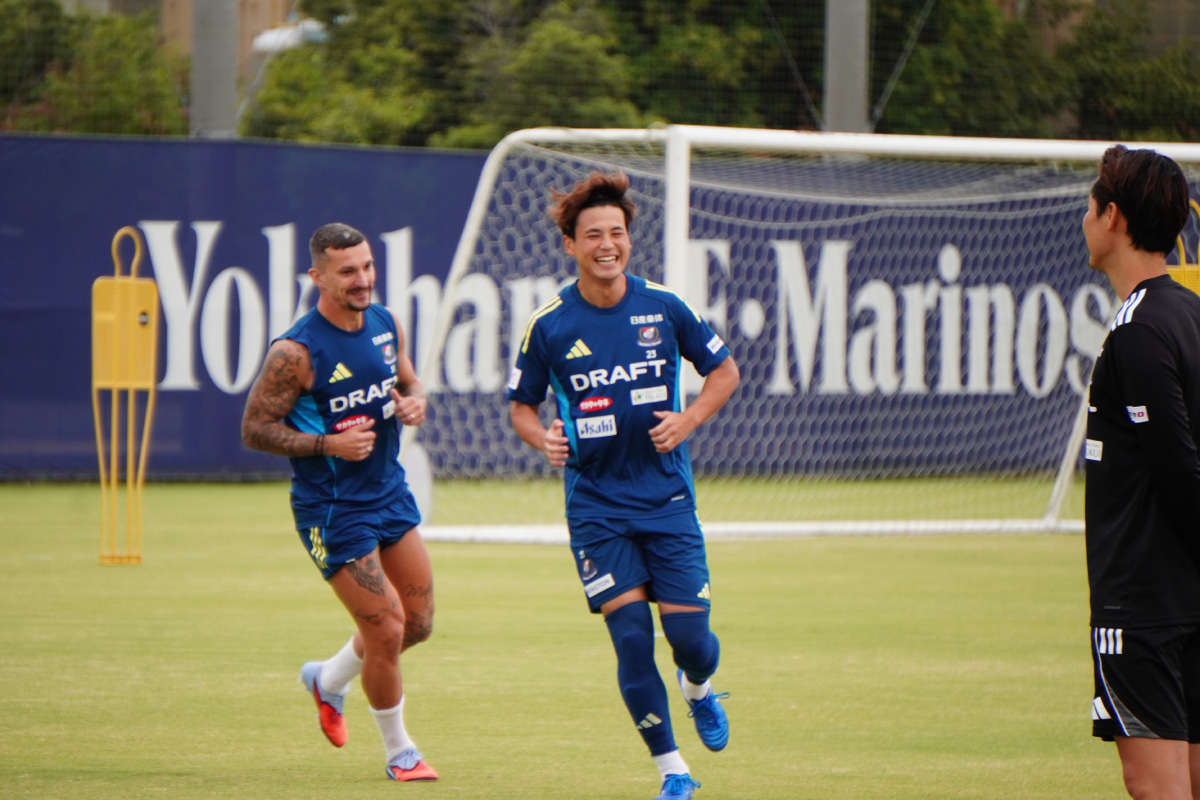 笑顔のジョルディ・クルークス&宮市亮