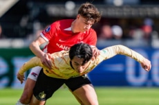 フェイエノールトFW上田綺世とAZアルクマールDFヴァウテル・フース