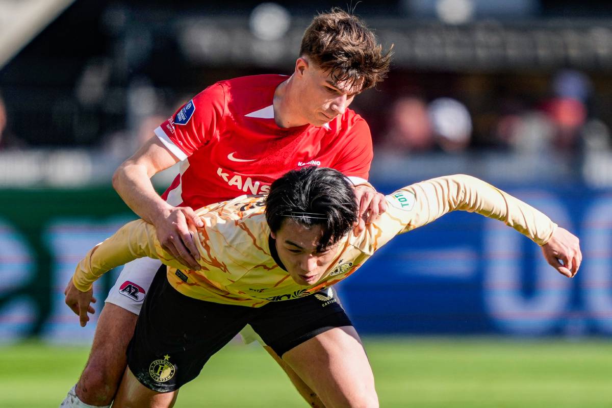 フェイエノールトFW上田綺世とAZアルクマールDFヴァウテル・フース