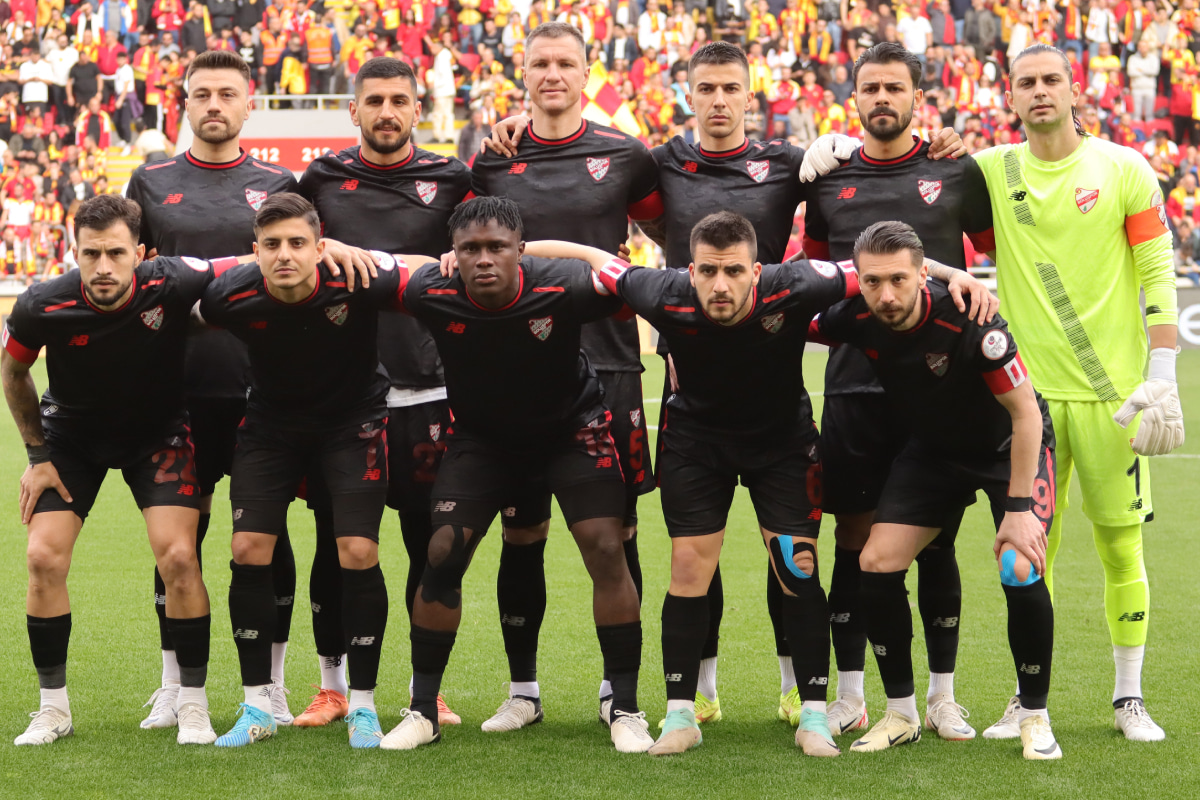 試合開始直後“約1分間静止”…トルコ2部で起きた異例の経営陣への抗議「約3か月間給与を受け取れていない」