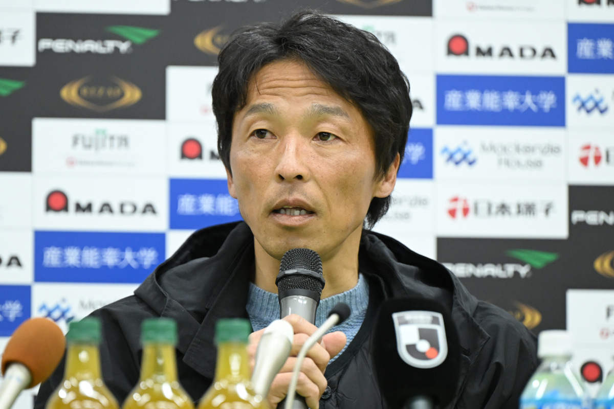 湘南ベルマーレの山口智監督