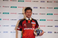 福島ユナイテッドFCの入団会見に臨んだ三浦知良