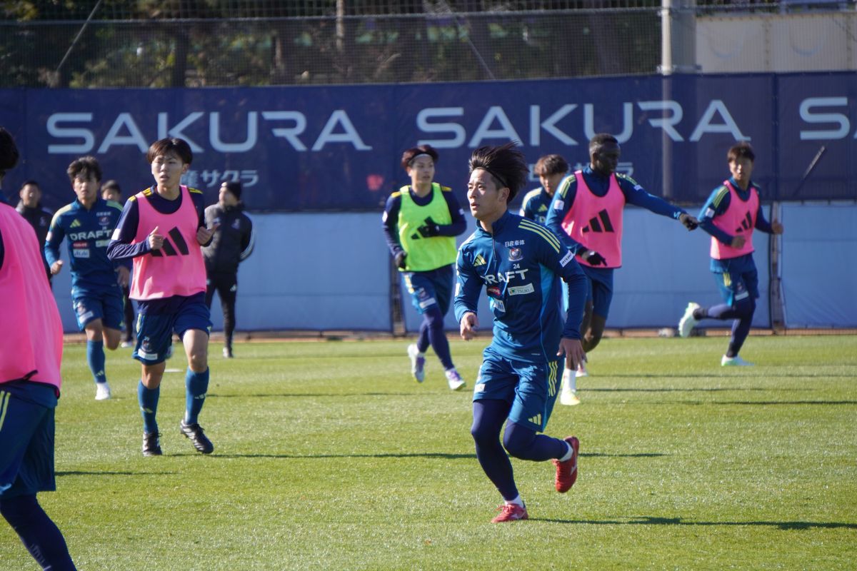 横浜F・マリノス始動日にトレーニングに励む近藤友喜