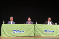 ベルマーレクラブカンファレンス後に報道陣の取材に対応した塩田徹代表取締役会長、大多和亮介代表取締役社長、眞壁潔取締役