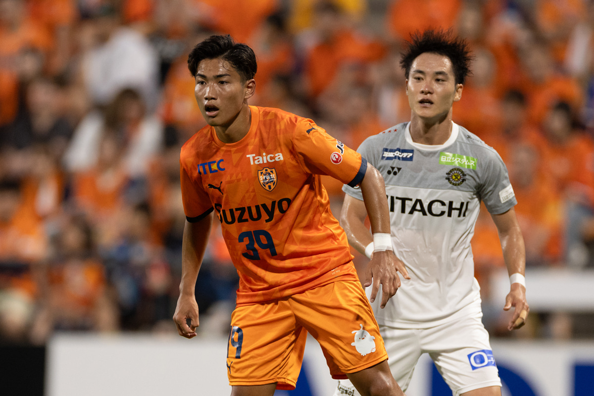 「話にならない」日髙華杜は屈辱のデビュー戦を乗り越え、清水エスパルスで3戦連続スタメン「このサッカーでSBをやるなら…」【コラム】