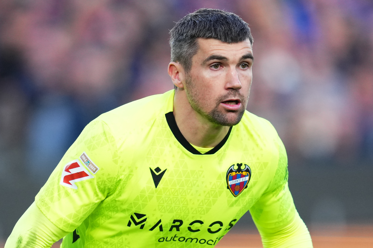 「これはとんでもない！」フェルミンの至近距離弾を阻止…レバンテ守護神の圧巻ダブルセーブが凄いと話題に