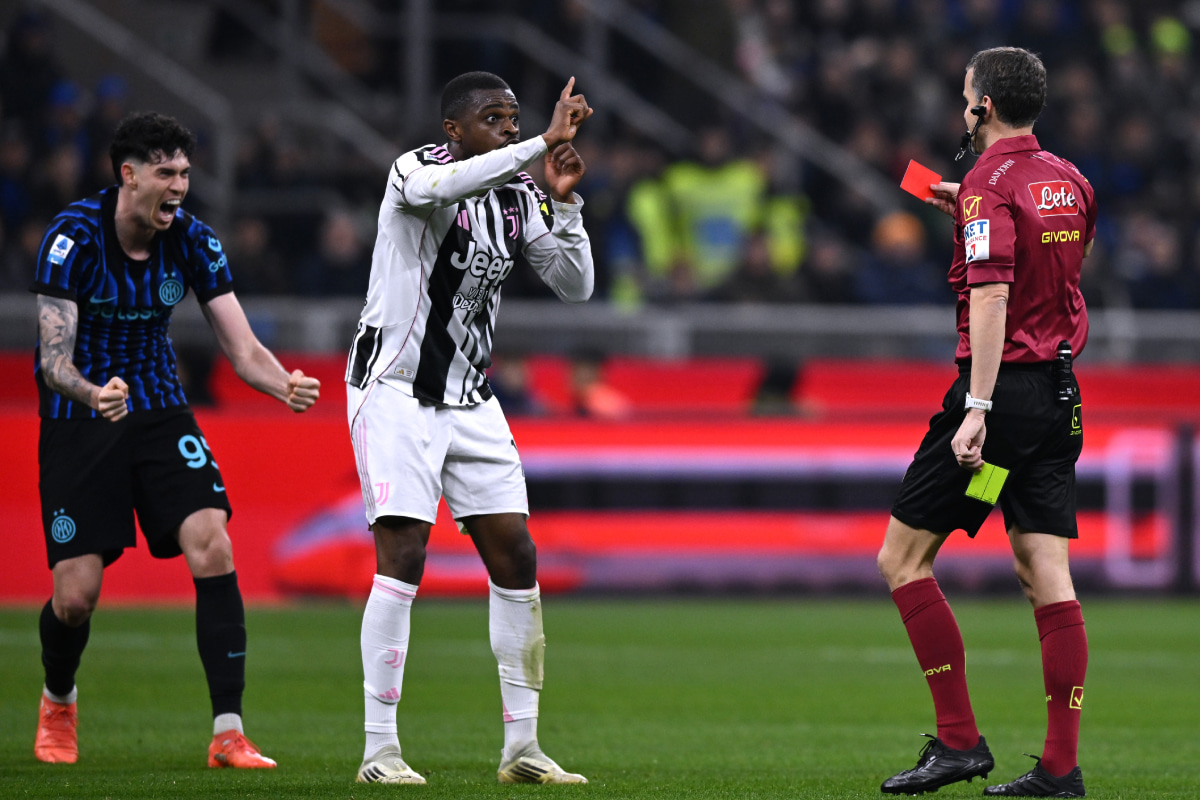 「もう何もわからない」セリエAで愚行と誤審が相次ぐ理由。相手を騙す“ずる賢さ”が美化される時代は終わったのでは？【コラム】