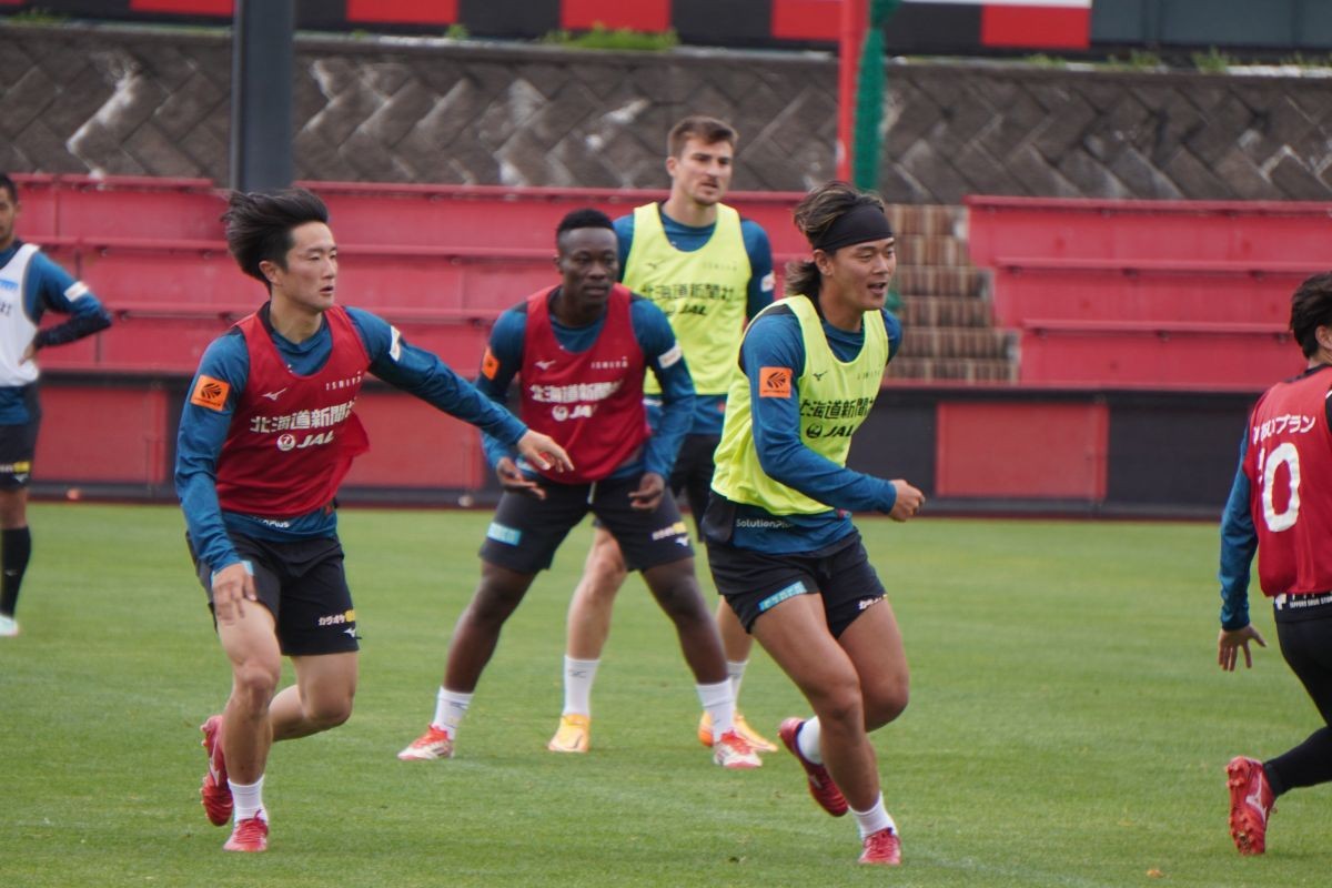北海道コンサドーレ札幌の木戸柊摩　西野奨太