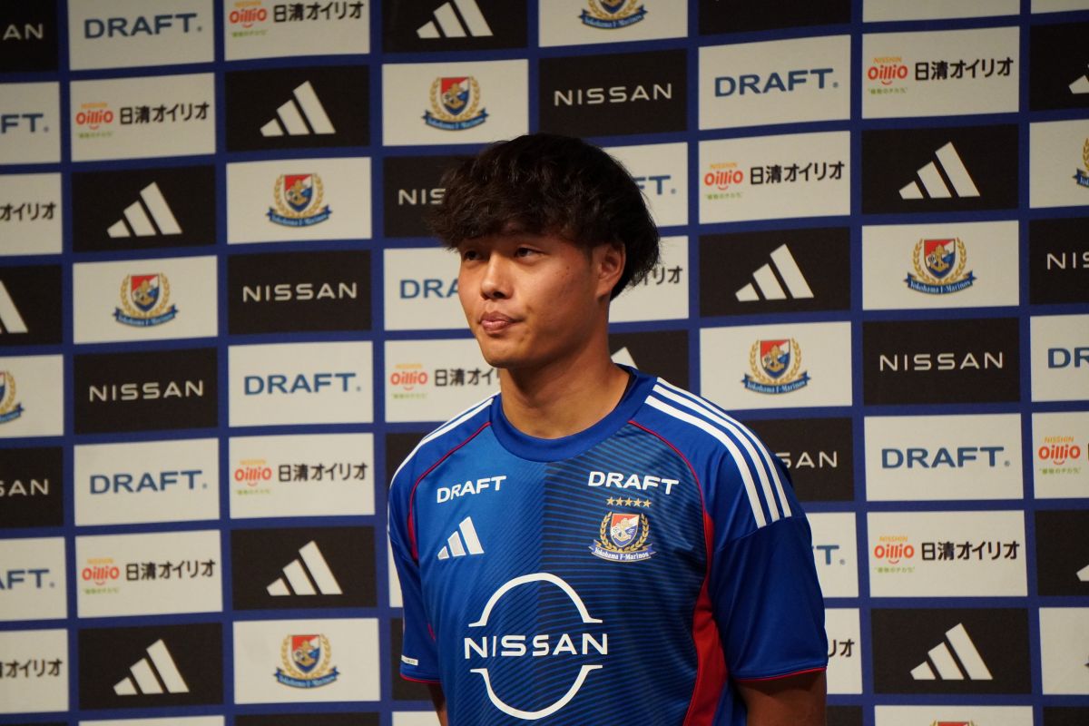 新体制発表会に登壇した横浜F・マリノスの井上太聖