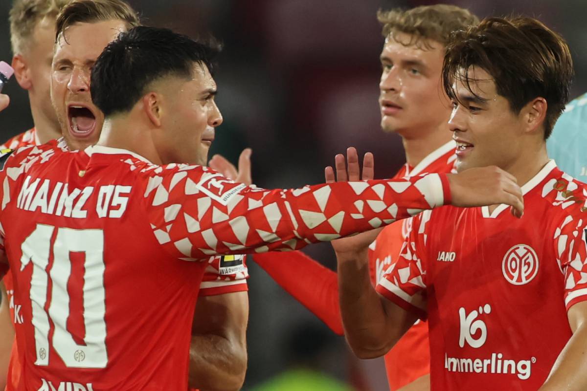 マインツに所属するMFナディーム・アミリとMF佐野海舟