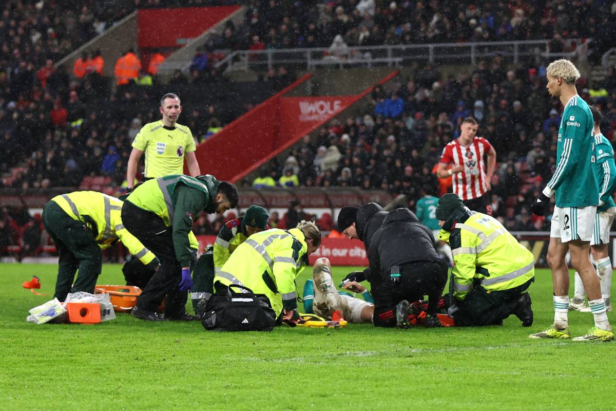 今季初先発も左足首負傷のリヴァプールMF遠藤航、最低でも6週間は離脱か…。現地メディアが負傷状況を分析、指揮官も「深刻だ、良くはない」